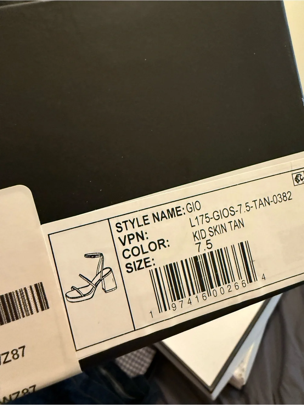Larroude elegant nude